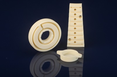 氧化鋁頂板(Al?O? Top Plate)介紹及其在半導體設備中的應用 氧化鋁頂板(Al?O? Top Plate)介紹及其在半導體設備中的應用